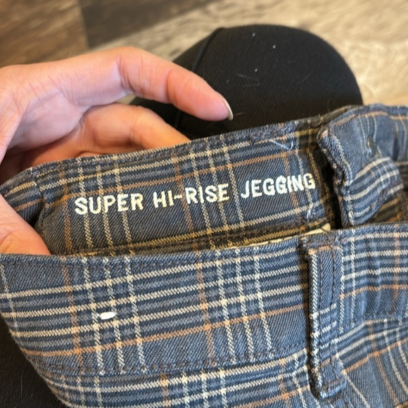 AE grey plaid skinny jeans - Picture 4 of 9